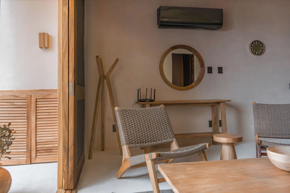 Exclusive Condo, 2 Bedrooms, Bay View | Living area | 45-inch Smart TV with satellite channels, streaming services