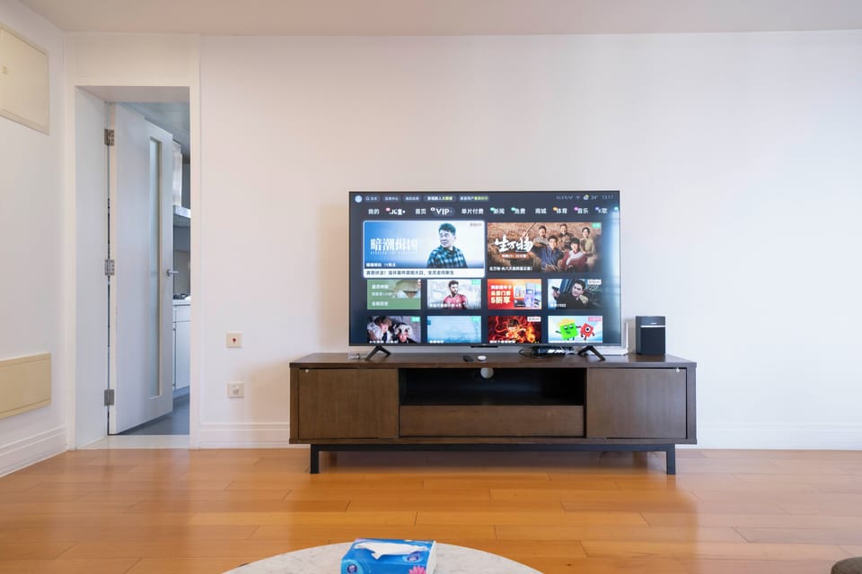 Superior Apartment, 3 Bedrooms, Kitchen, City View | Living room | Smart TV, fireplace