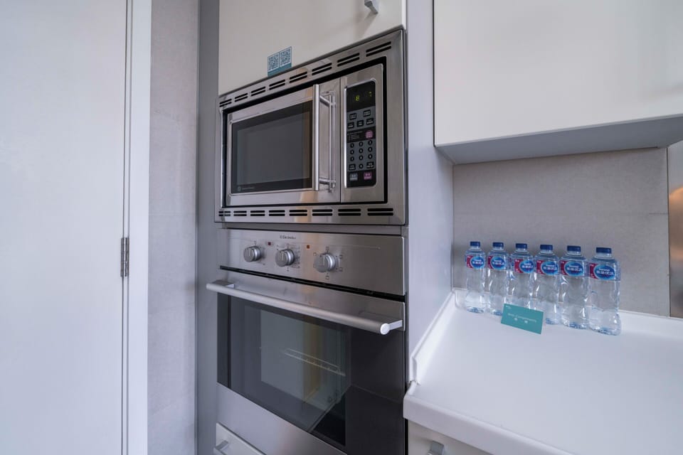 Superior Apartment, 3 Bedrooms, Kitchen, City View | Private kitchen | Dining tables