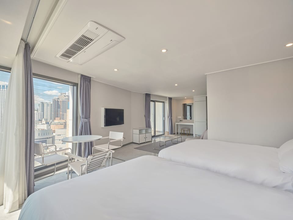 Suite Family Half Ocean (No Parking) | Free WiFi, bed sheets