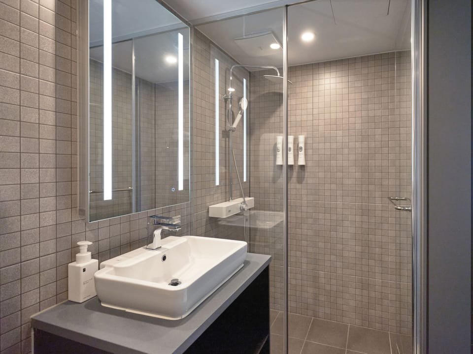 Superior Double Half Ocean (No Parking) | Bathroom | Shower, hair dryer, slippers, towels