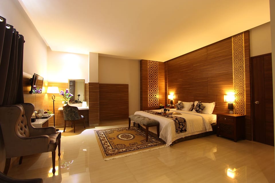 Premium bedding, in-room safe, individually decorated, desk