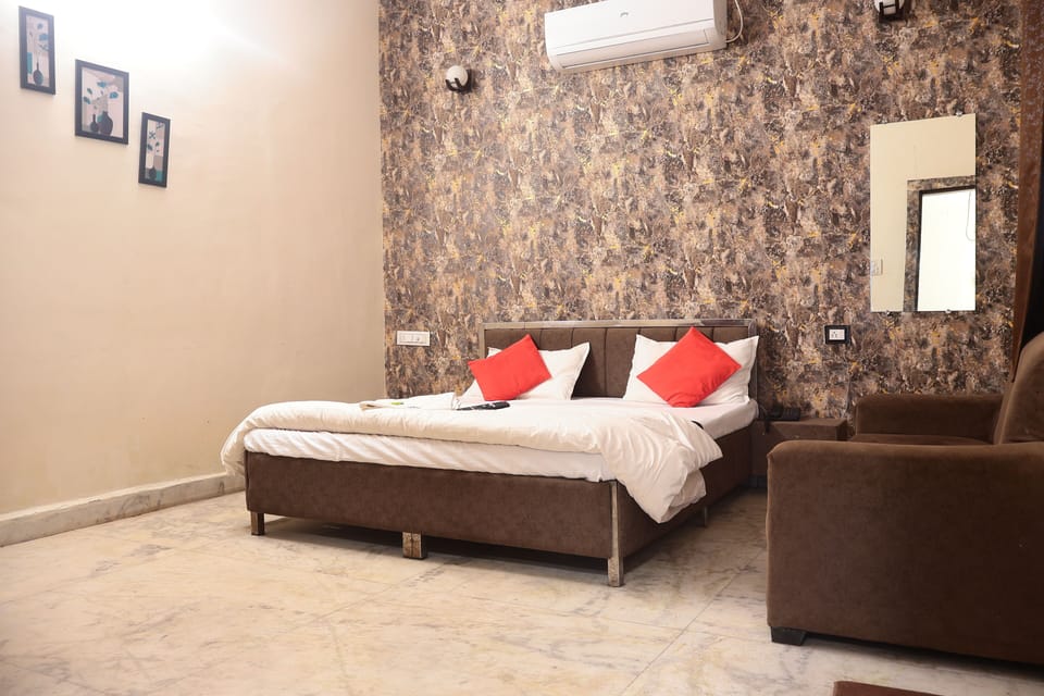 Egyptian cotton sheets, premium bedding, memory foam beds, desk