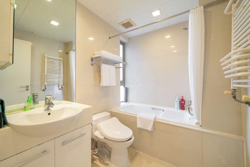 Tyms  3BR 2BA Apt Near Metro Bed and Breakfast in Shanghai