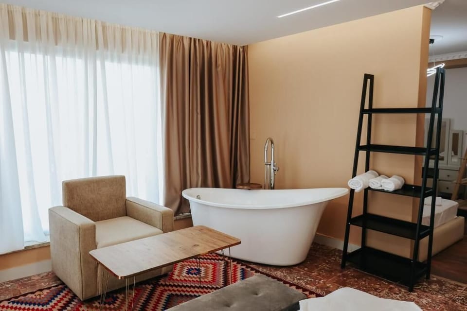 Junior Suite | In-room safe, soundproofing, iron/ironing board, free WiFi