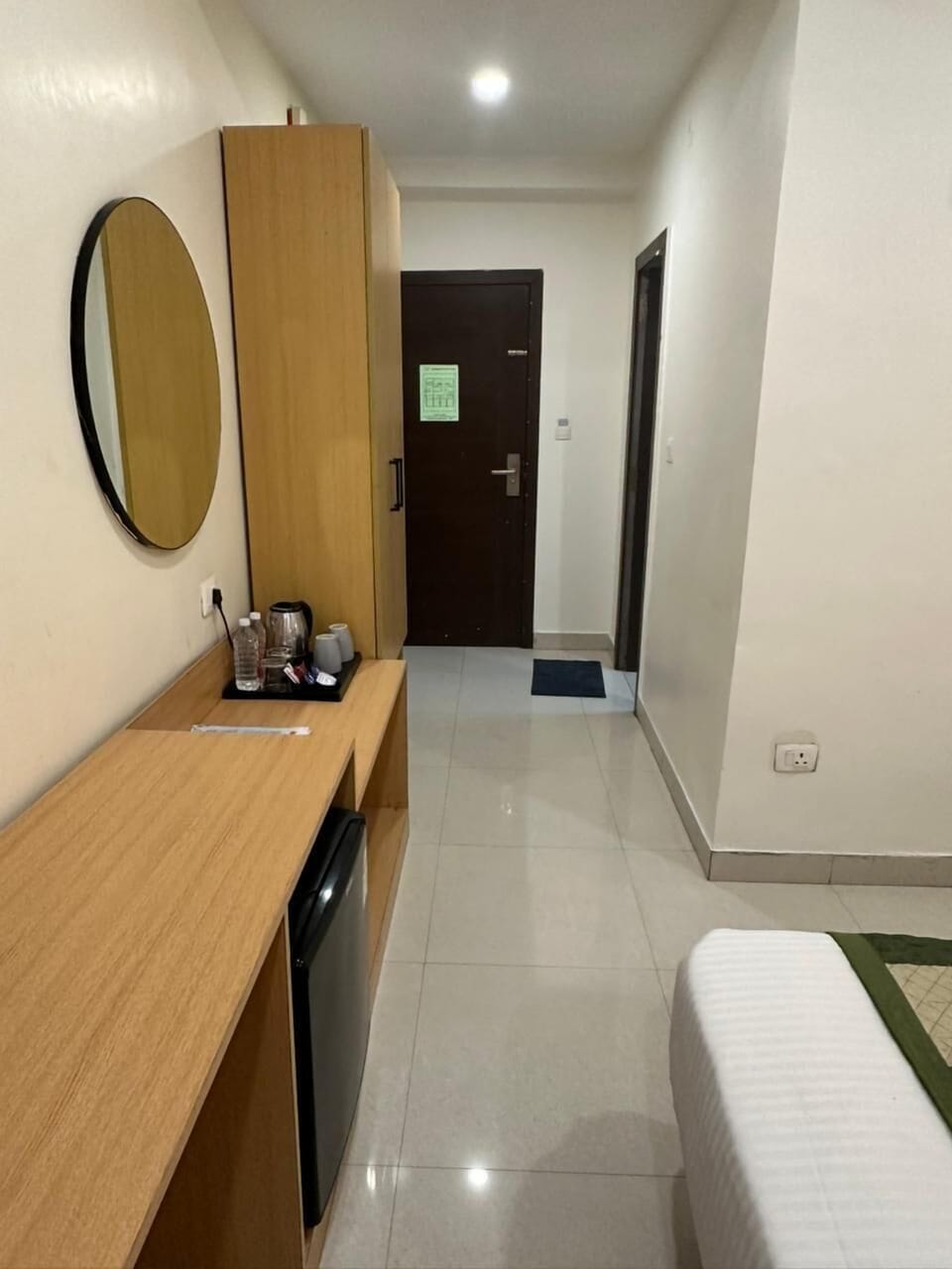 Deluxe Double Room, City View | Living area