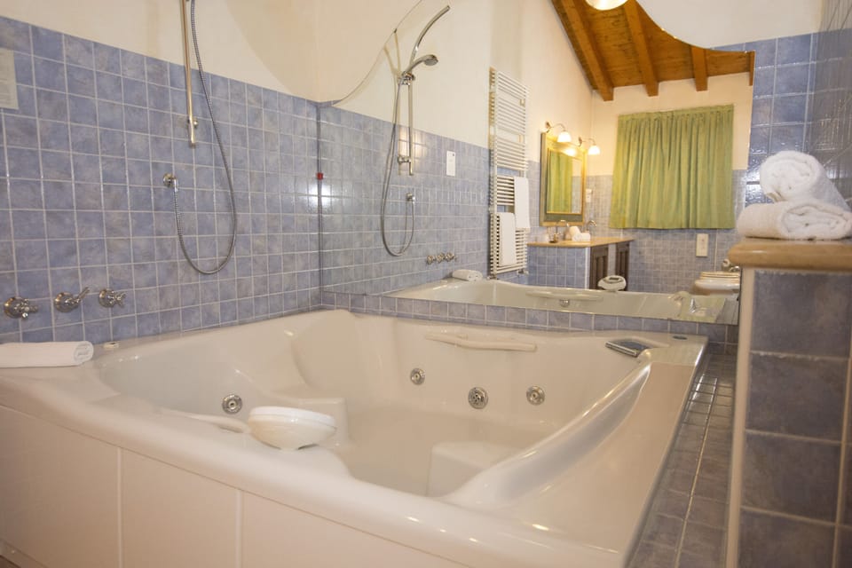 Suite, Jetted Tub | Bathroom | Combined shower/tub, jetted tub, slippers, bidet