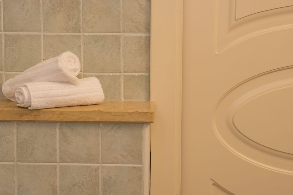 Double Room | Bathroom | Combined shower/tub, jetted tub, slippers, bidet