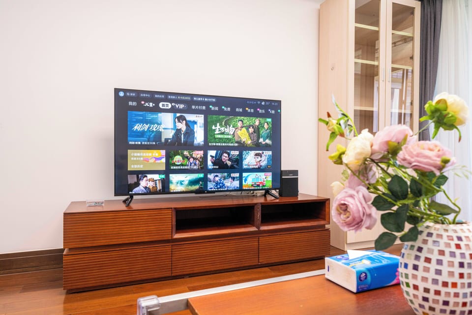 Superior Apartment, 3 Bedrooms, Balcony, City View | Living room | Smart TV