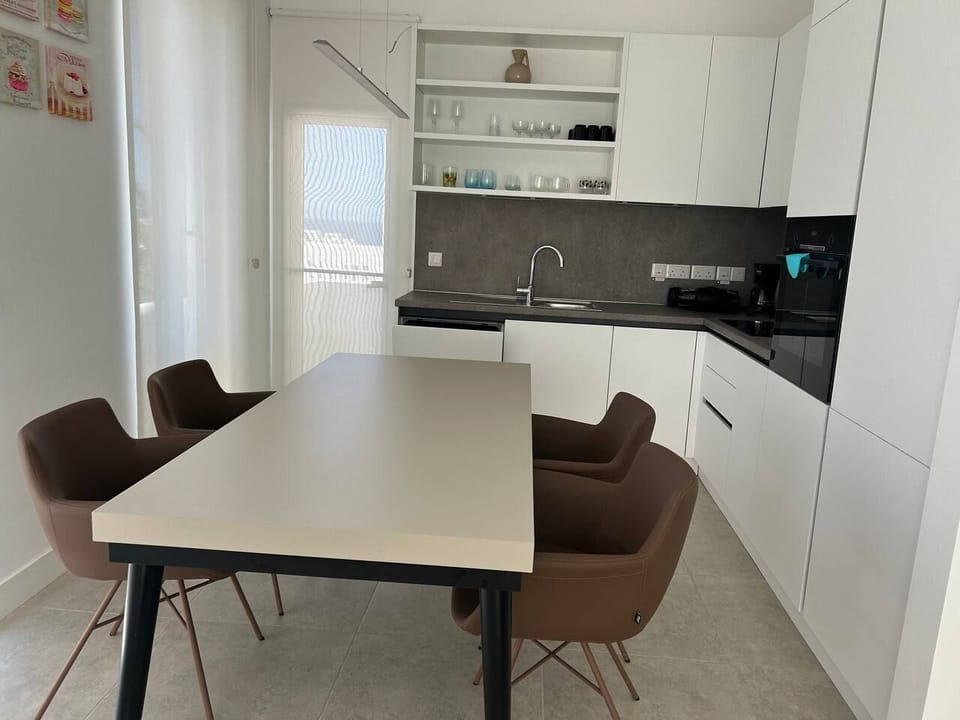 Deluxe Condo | In-room dining