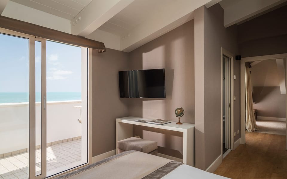 Suite (Attic) | Beach/ocean view