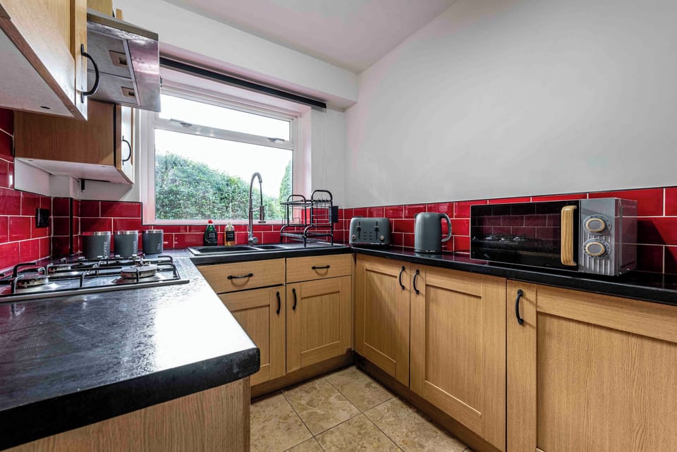 House, City View | Private kitchen | Fridge, microwave, oven, stovetop
