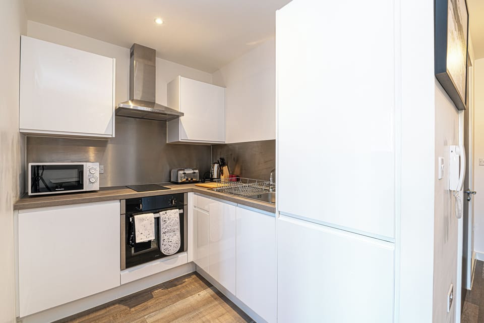 Apartment, 1 Double Bed, Pets Not Allowed | Private kitchen | Electric kettle
