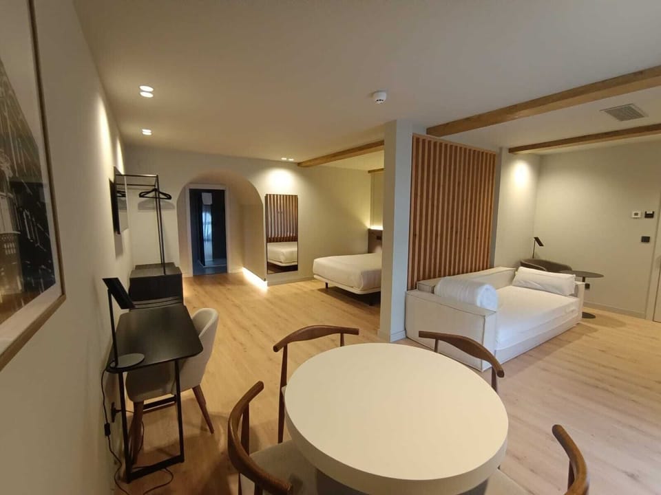 In-room safe, desk, laptop workspace, soundproofing