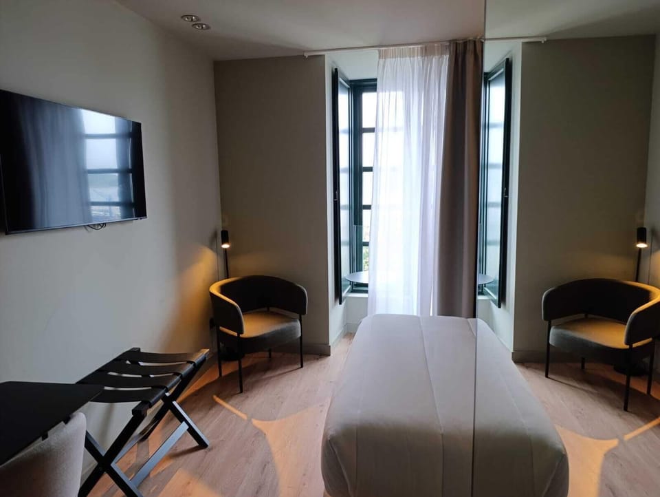 In-room safe, desk, laptop workspace, soundproofing