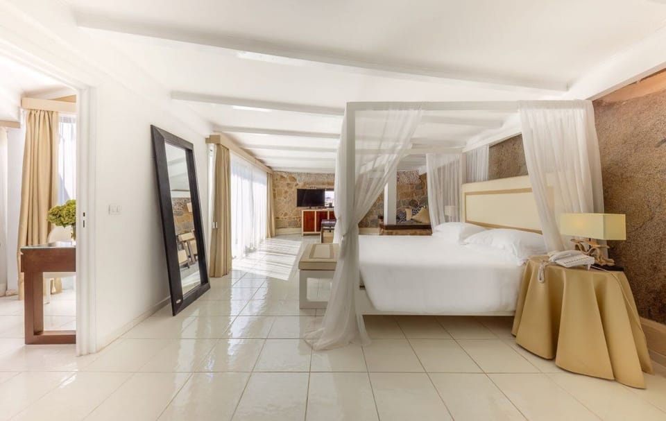 Suite | Minibar, in-room safe, desk, free WiFi