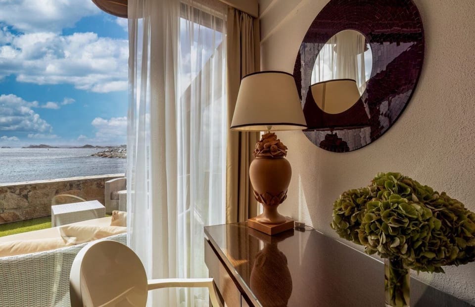 Suite | Minibar, in-room safe, desk, free WiFi