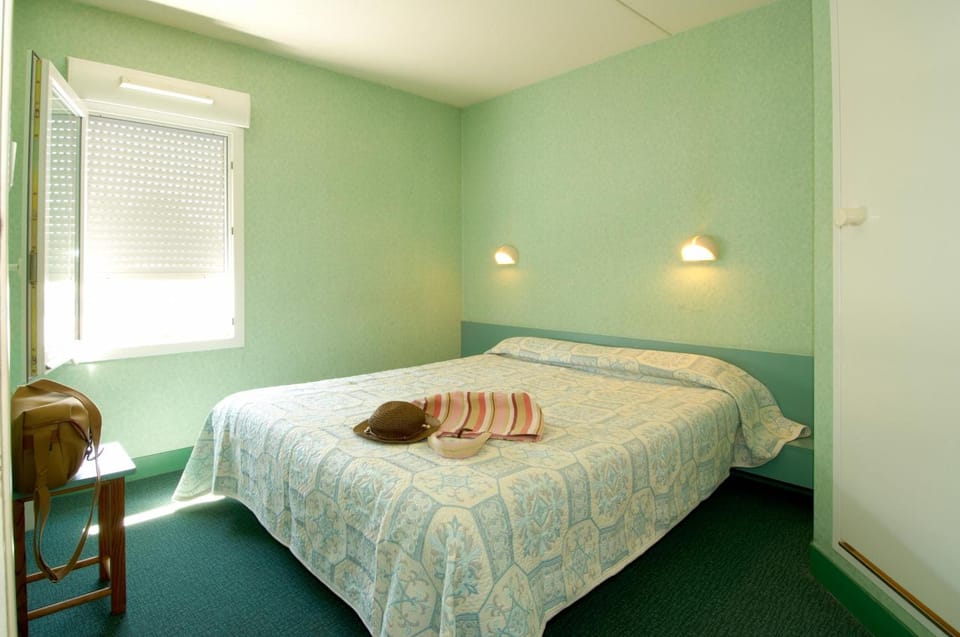 Desk, free WiFi, bed sheets, wheelchair access