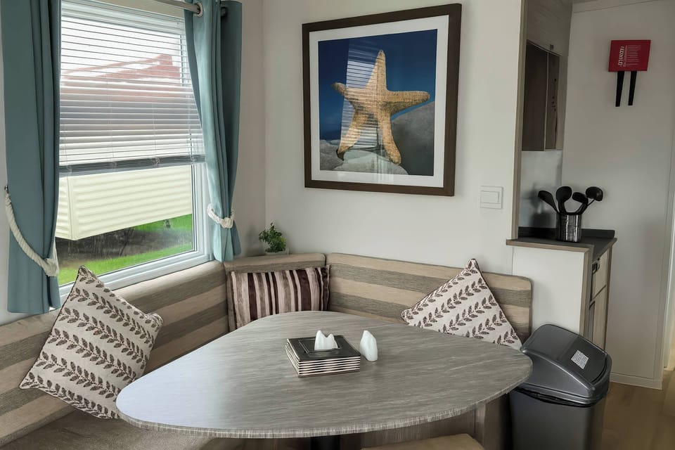 Cottage | Dining