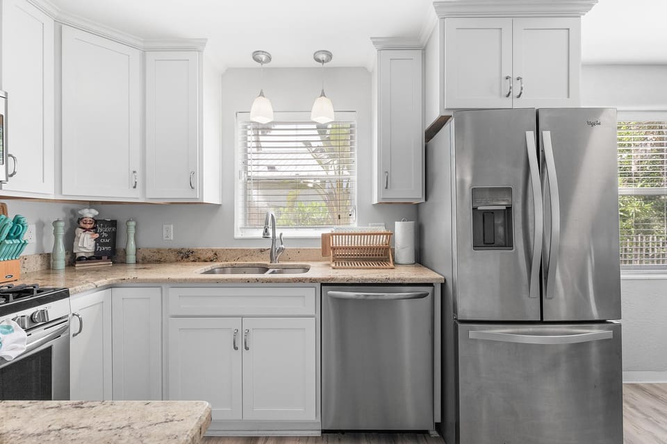 House, Multiple Beds (Lemon Drop) | Private kitchen | Oven, toaster