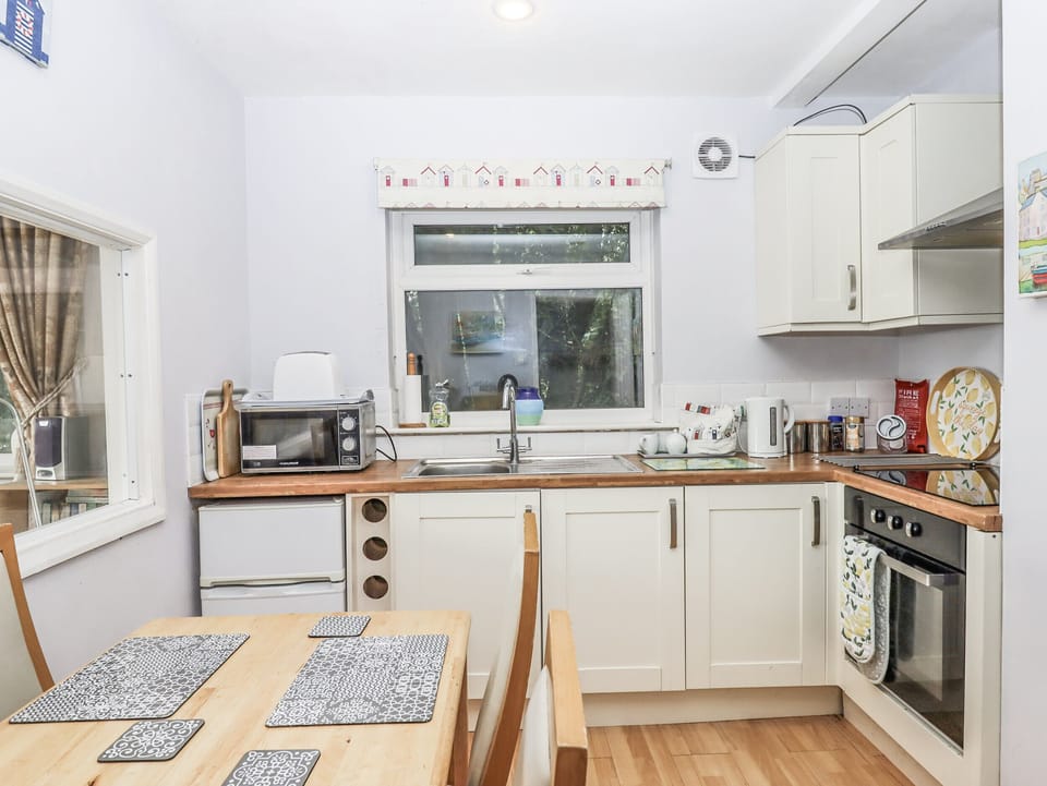 Cottage | Private kitchen | Cookware/dishes/utensils