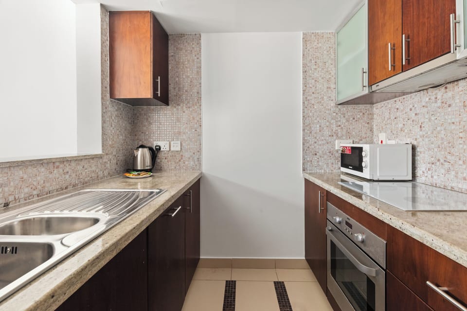 Classic Apartment, Courtyard View | Private kitchen | Full-size fridge, microwave, oven, stovetop