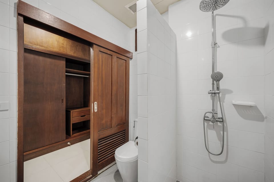 Superior Triple Room | Bathroom | Shower, hair dryer, towels, soap