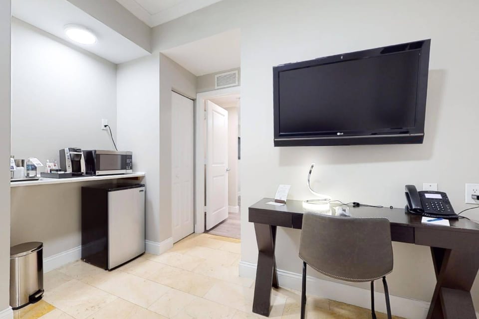 Standard Suite, 1 King Bed with Sofa bed | Living area | 42-inch LED TV with digital channels, TV