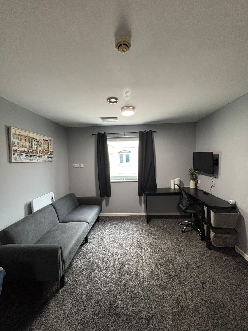 Economy Apartment, 1 Double Bed with Sofa bed | Living area | 32-inch TV with digital channels