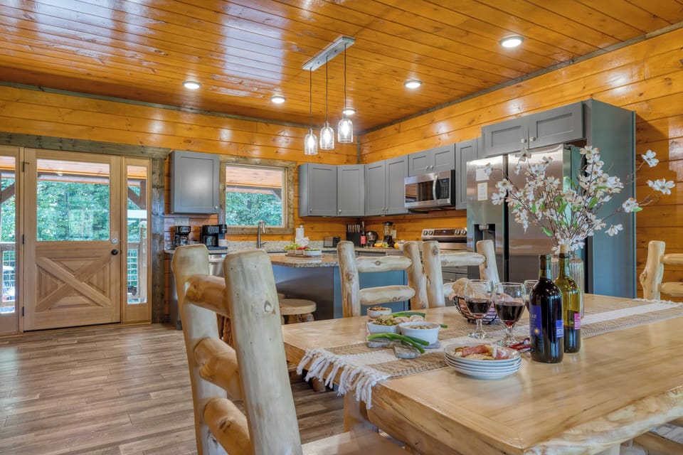 House (5 Bedrooms) | Interior