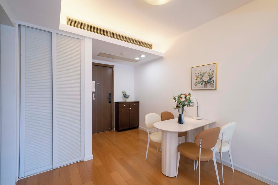 Superior Apartment, 1 Bedroom, Kitchen, City View | Living room | Smart TV