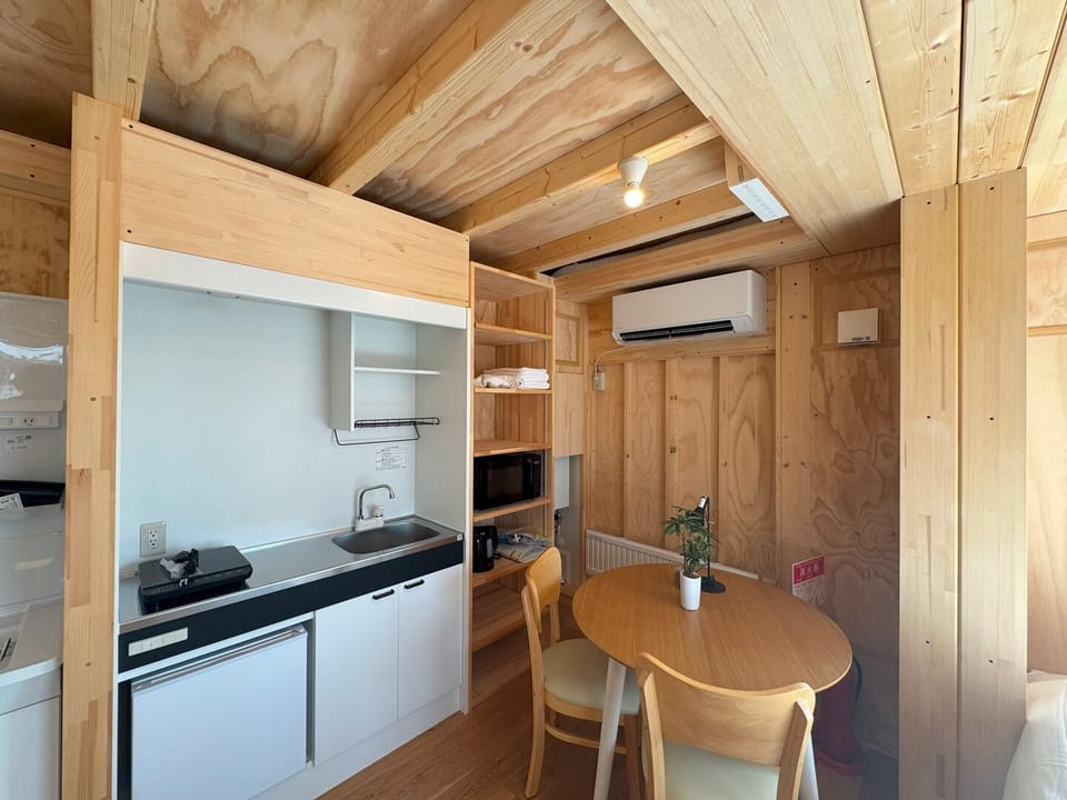 Twin Room | In-room dining