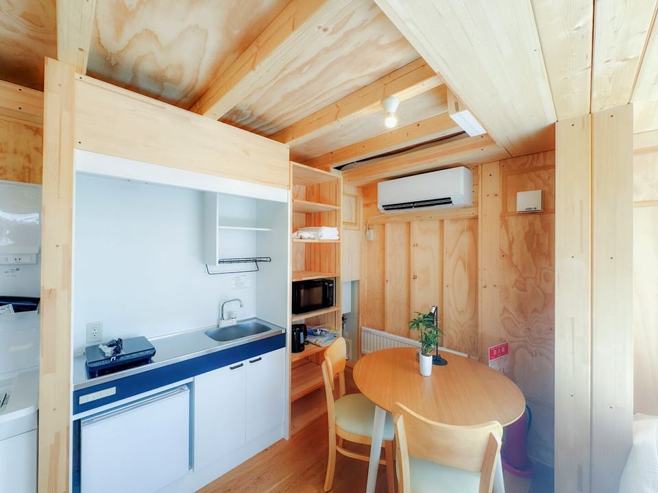 Twin Room | In-room dining