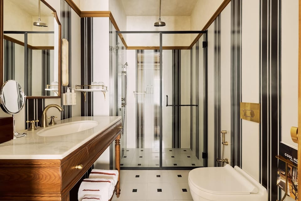 Reserve west wing | Bathroom | Bathtub, towels, soap, shampoo