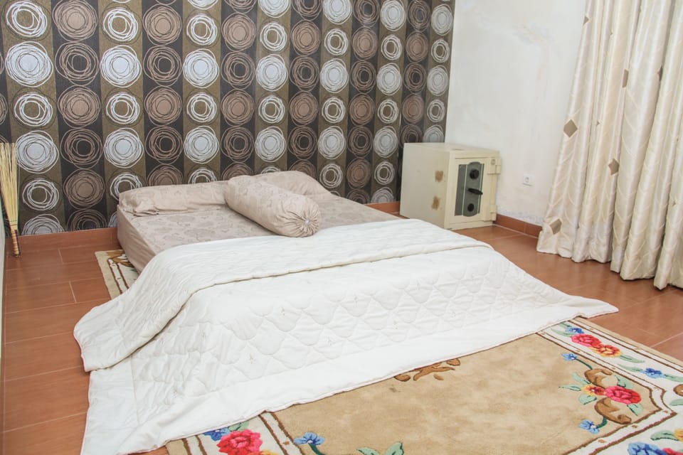 Double Room, Garden View | Iron/ironing board