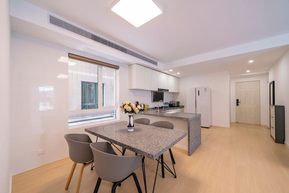 Superior Apartment, 3 Bedrooms, Balcony, City View | Living room | Smart TV