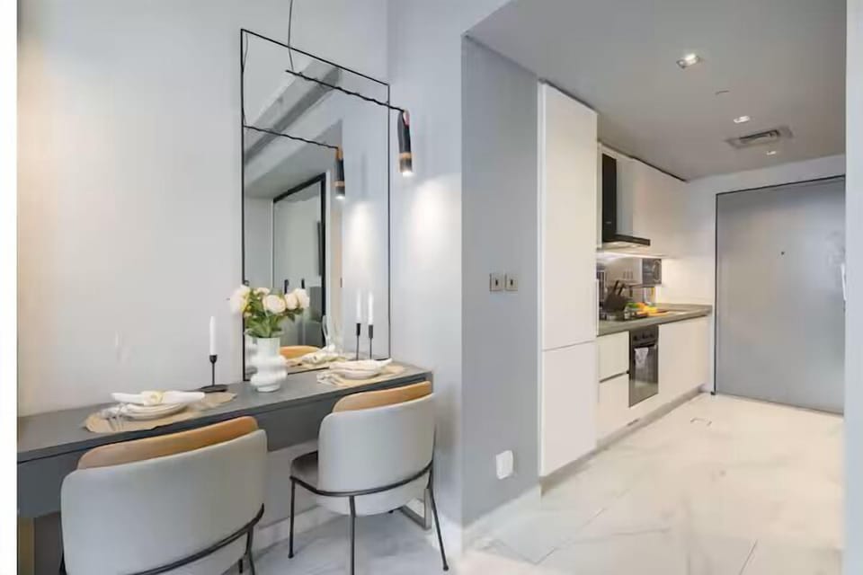 Luxury Apartment, Balcony, Pool View | In-room dining