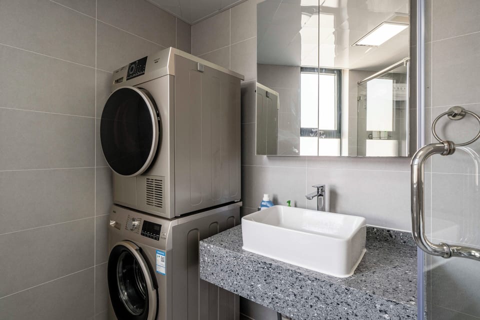 Tyms Spacious 4BR 2BA Apt Xujiahui Bed and Breakfast in Shanghai