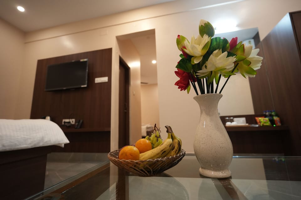 Royal Quadruple Room, Sea View | Free WiFi, bed sheets