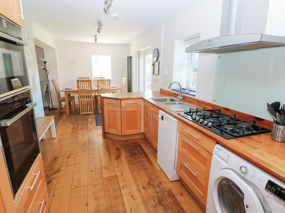Fridge, dishwasher, cookware/dishes/utensils
