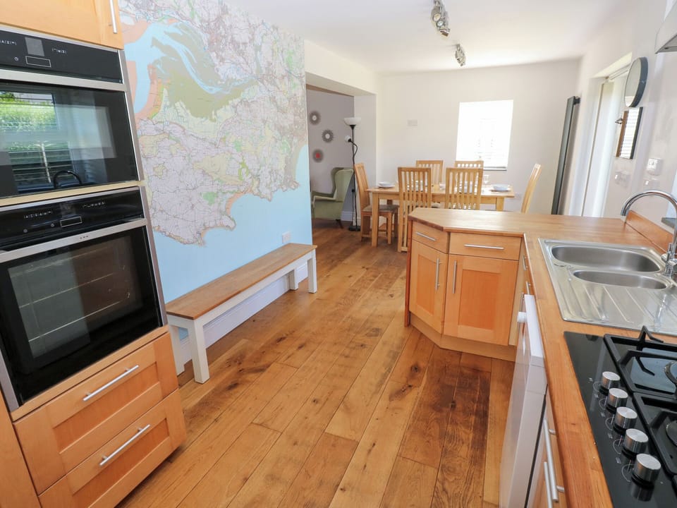 Fridge, dishwasher, cookware/dishes/utensils