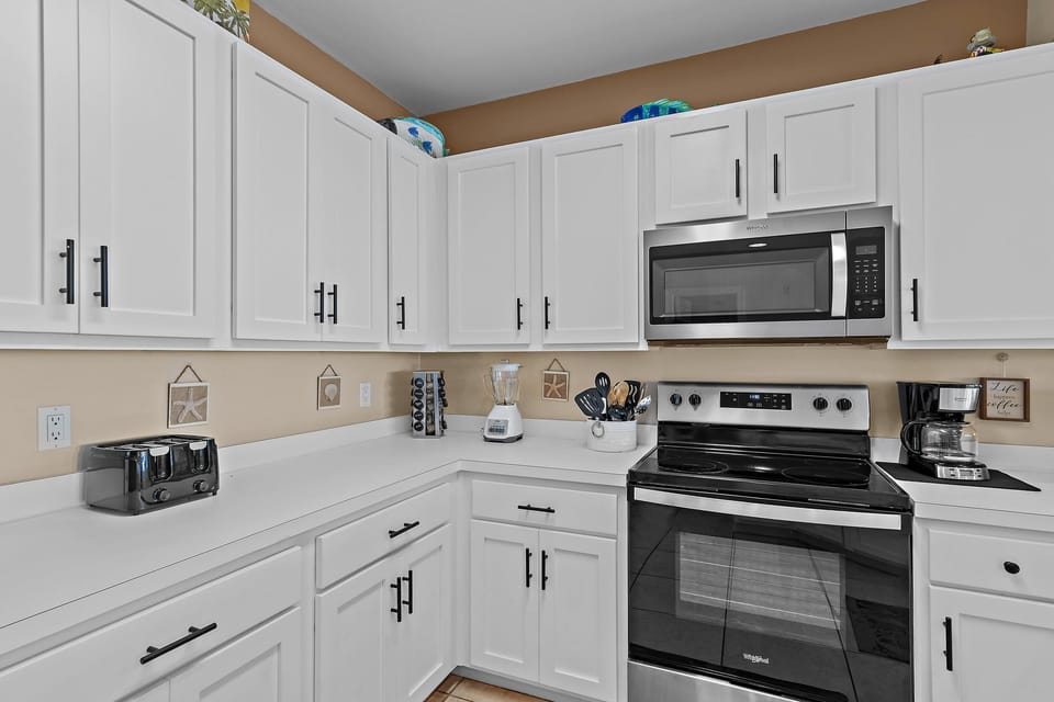Condo, Multiple Beds (Pavilion Palms 105C- The Emerald Jewe) | Private kitchen | Oven, toaster