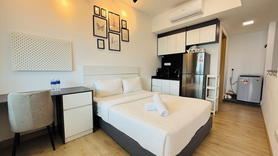 Deluxe Studio Suite, Balcony | Desk, laptop workspace, blackout drapes, iron/ironing board