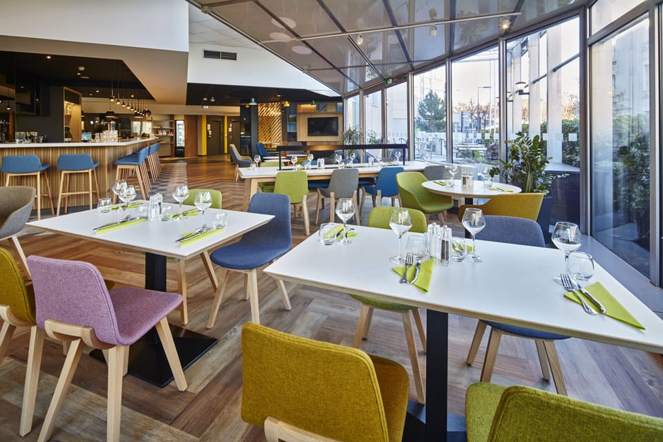 Breakfast, lunch, dinner served; French cuisine 