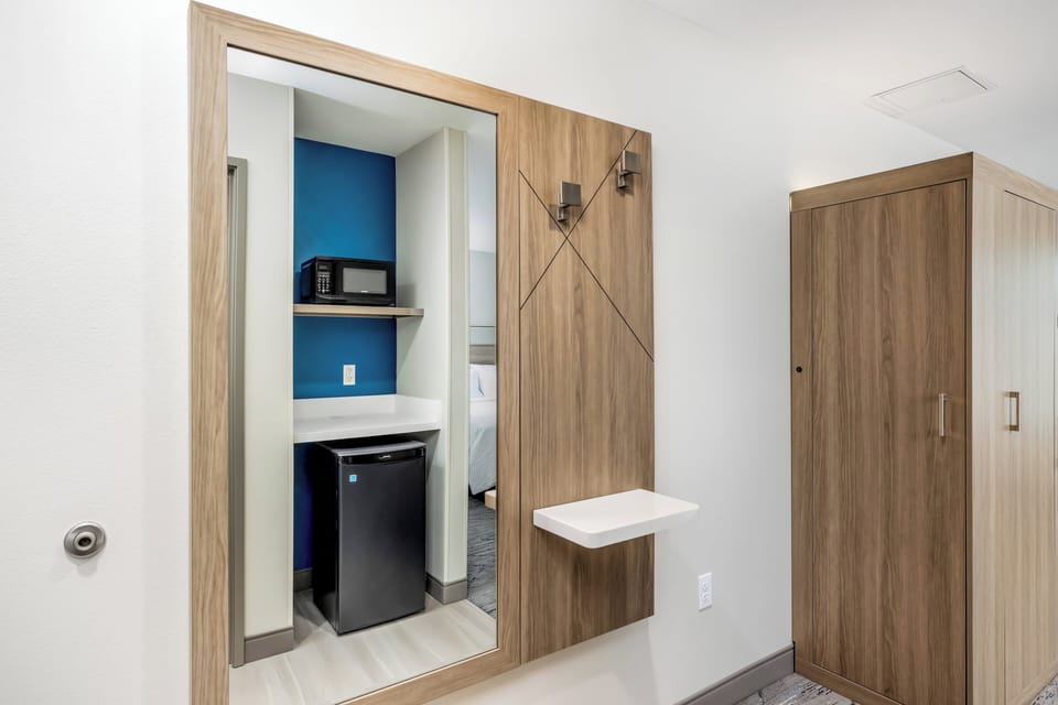 Standard Room, 1 King Bed, Accessible (Extra Floor Space)