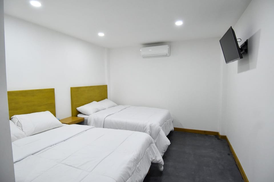 Quadruple Room | Laptop workspace, free WiFi, bed sheets