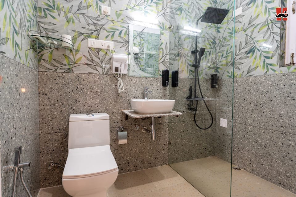 Deluxe Double Room, Mountain View | Bathroom | Free toiletries, bidet, toilet paper