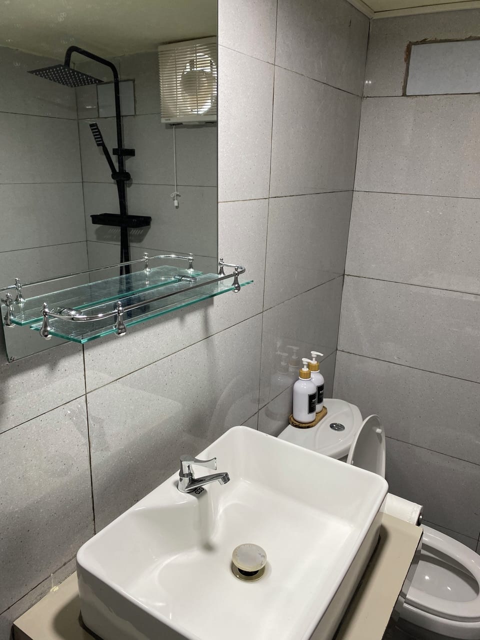 Basic Room | Desk, WiFi (free), bed sheets