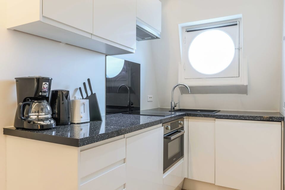 House | Private kitchen | Fridge, microwave, oven, stovetop
