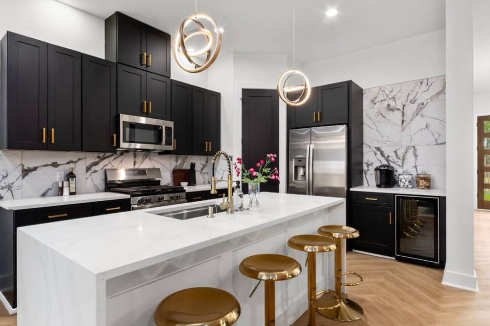 House | 4 bedrooms, desk
